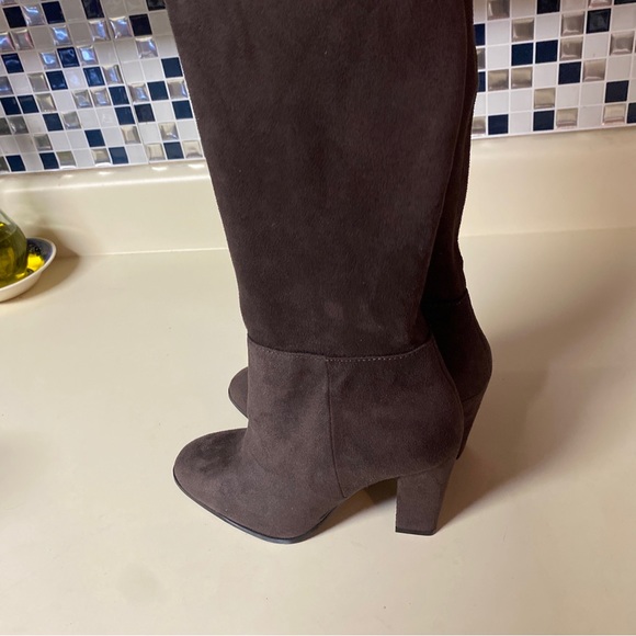 Vince Camunto TAPLEY Over the Knee Round Toe Boots Ash Brown Suede size 6 - Picture 4 of 6